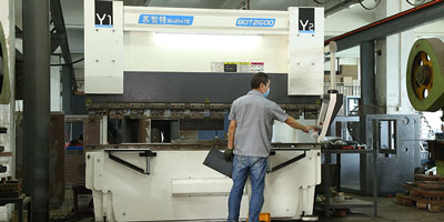 ماكينة الثني CNC